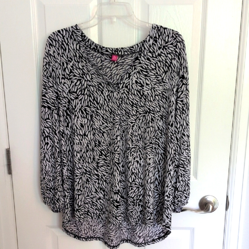 Vince Camuto Black & White Flowy Blouse - XL